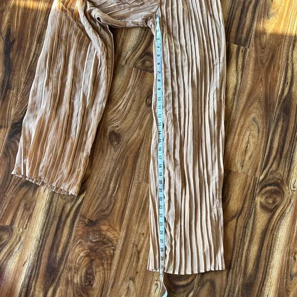 NWOT Pleated Tan Pants size XS - Picture 4 of 7